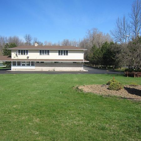 Budget Inn Fairport Exterior foto