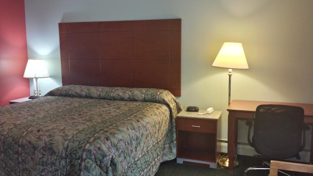 Budget Inn Fairport Zimmer foto